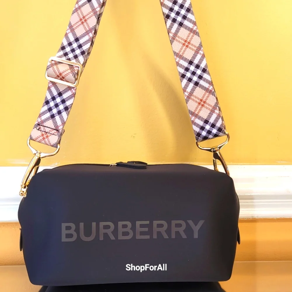 - Burberry pouch /crossbody bag/ Toiletry bag/ travel bag/ shoulder bag - Picture 11 of 11